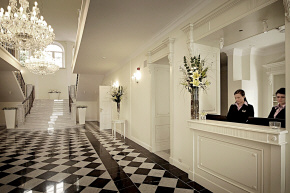 luksusowy hotel Warszawa pałac pole golfowe SPA wypoczynek w Polsce Sobienie Królewskie