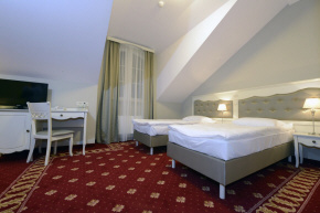 SOBIENIE готель в Польщі Варшава нічліги відпочинок конференції польський готель